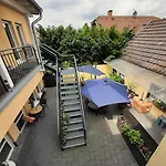 Отель Effeld 4*
